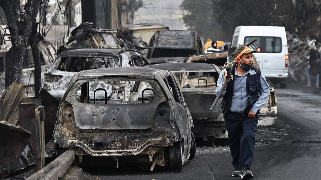 Aumentan a 99 los fallecidos por incendios en región chilena de