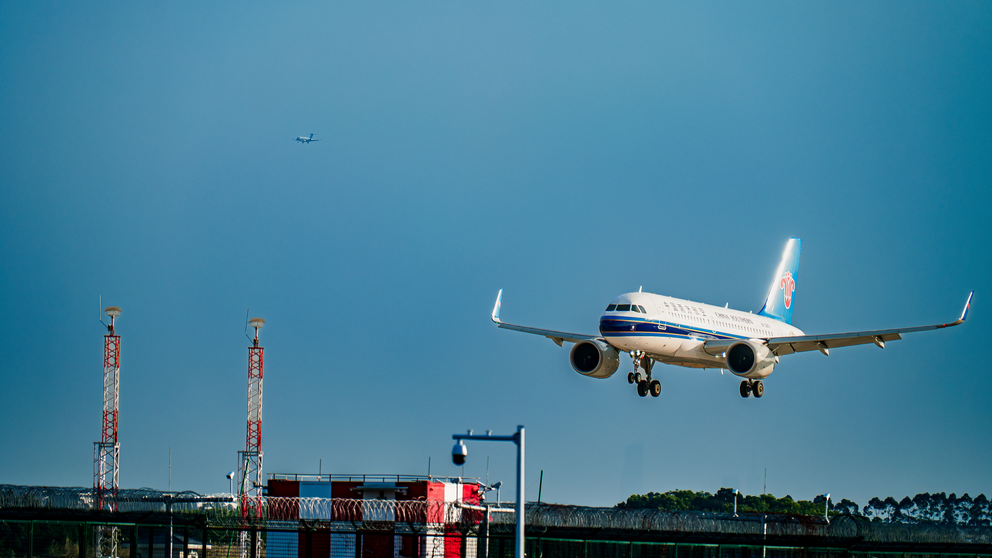 Principal aeropuerto de sur de China registra récord anual de pasajeros -  CGTN en Español, image size:2000x1125